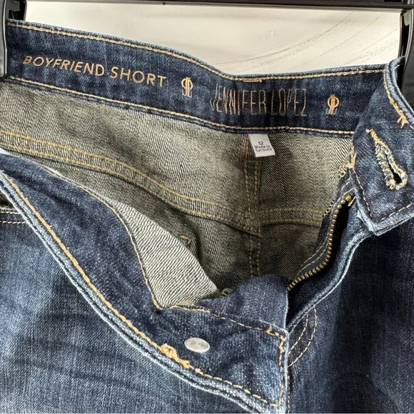 Jennifer Lopez Boyfriend Jean Shorts Medium–Dark Wash Size 12 - Picture 5 of 9